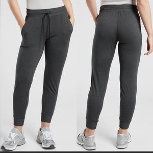 Athleta NWT Uptempo Jogger Small Charcoal Grey